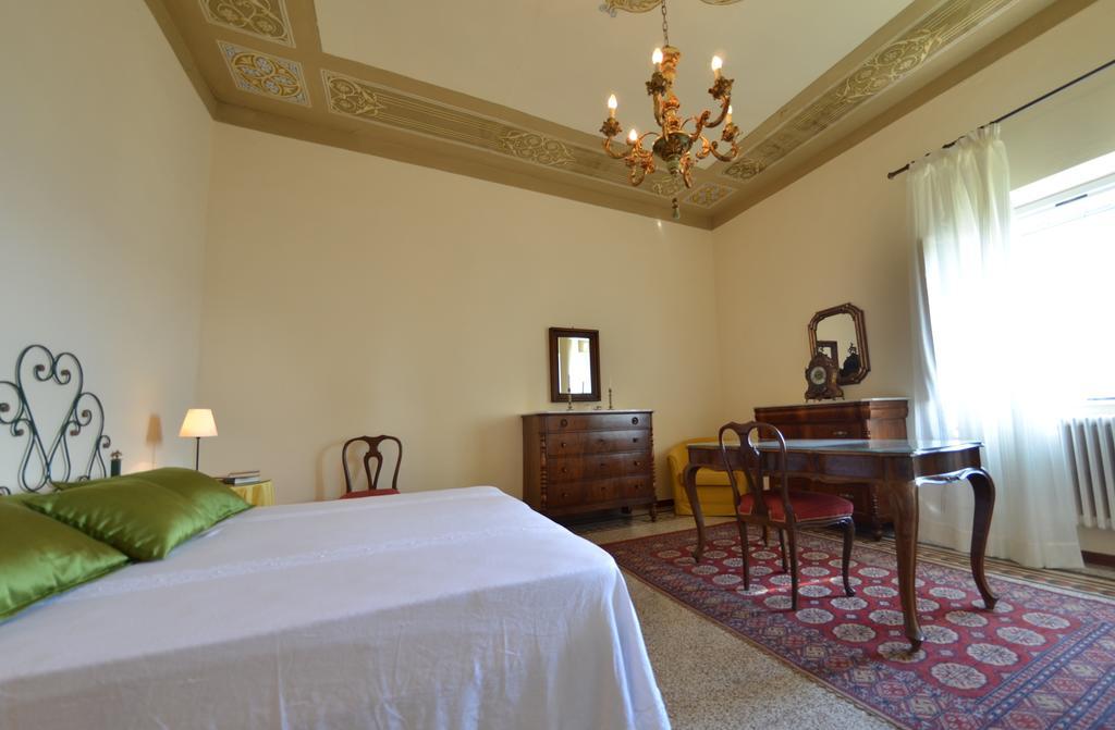 Villa Buonaparte San Miniato Kamer foto